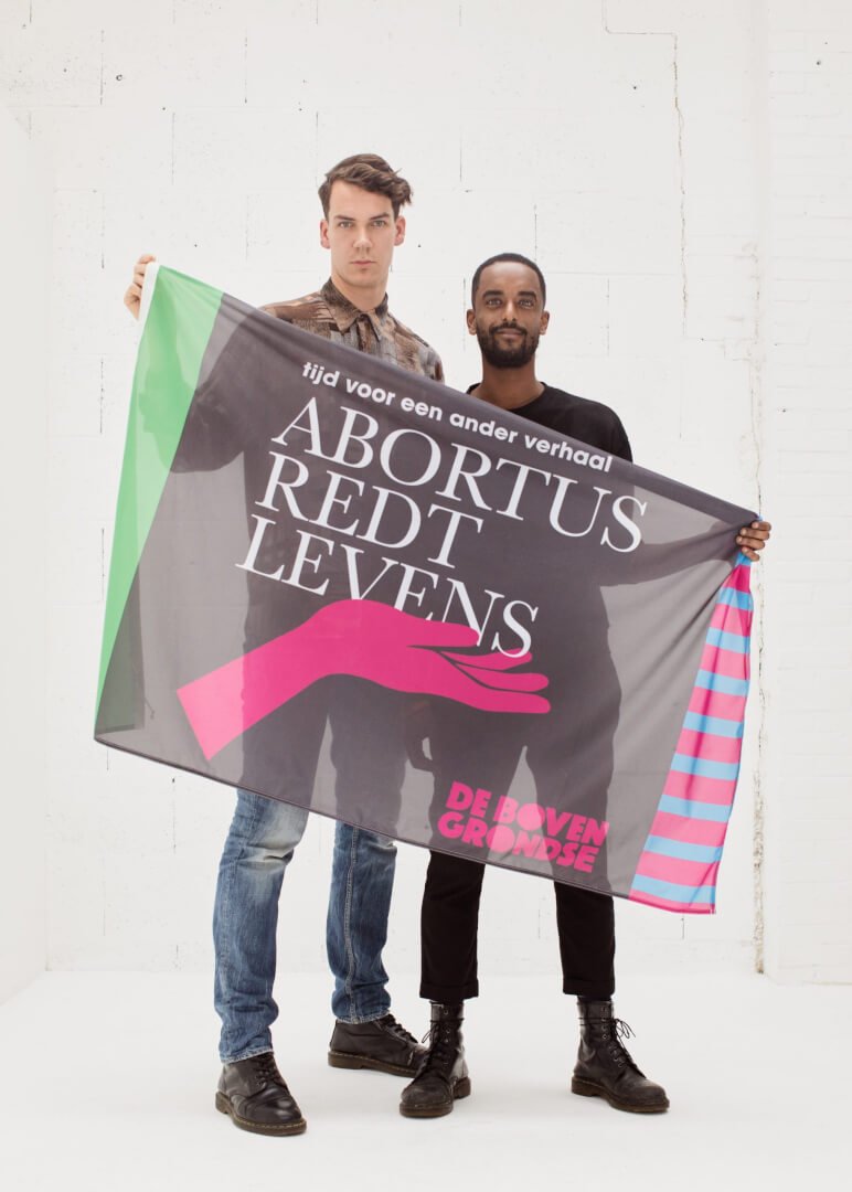 Portret met de vlag Abortus Redt Levens — foto 3