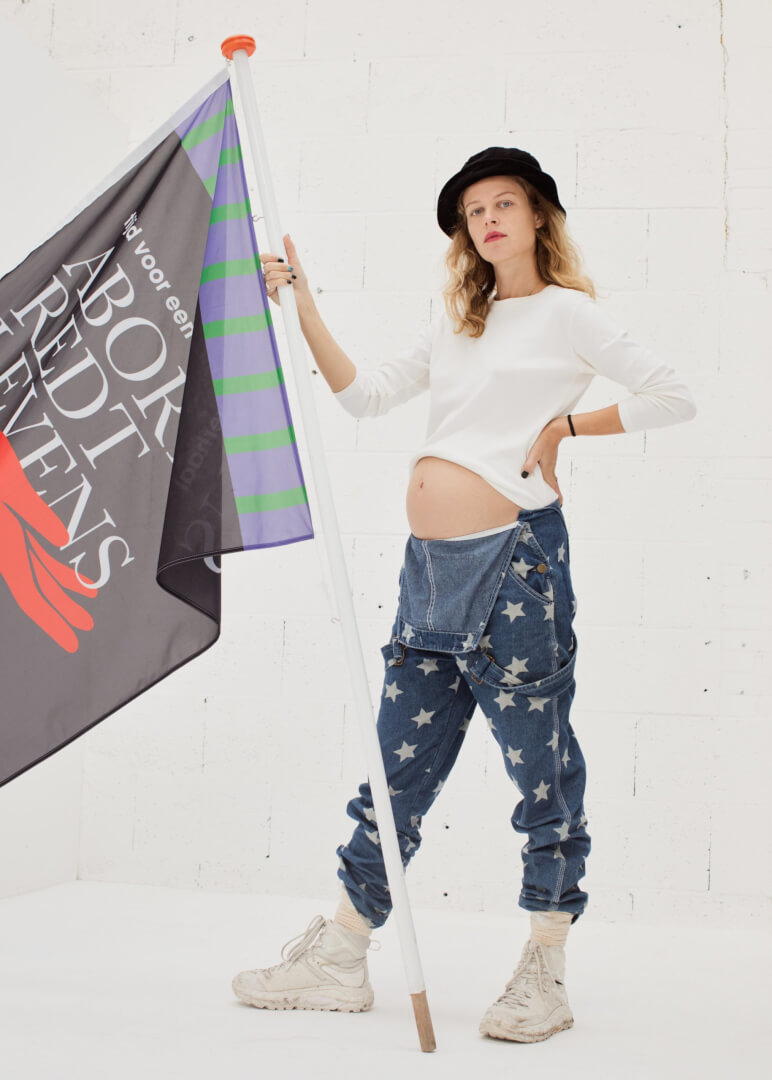 Portret met de vlag Abortus Redt Levens — foto 4