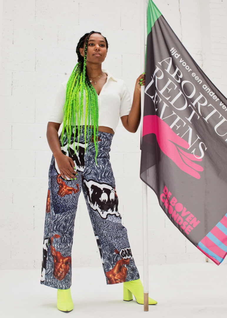 Portret met de vlag Abortus Redt Levens — foto 9
