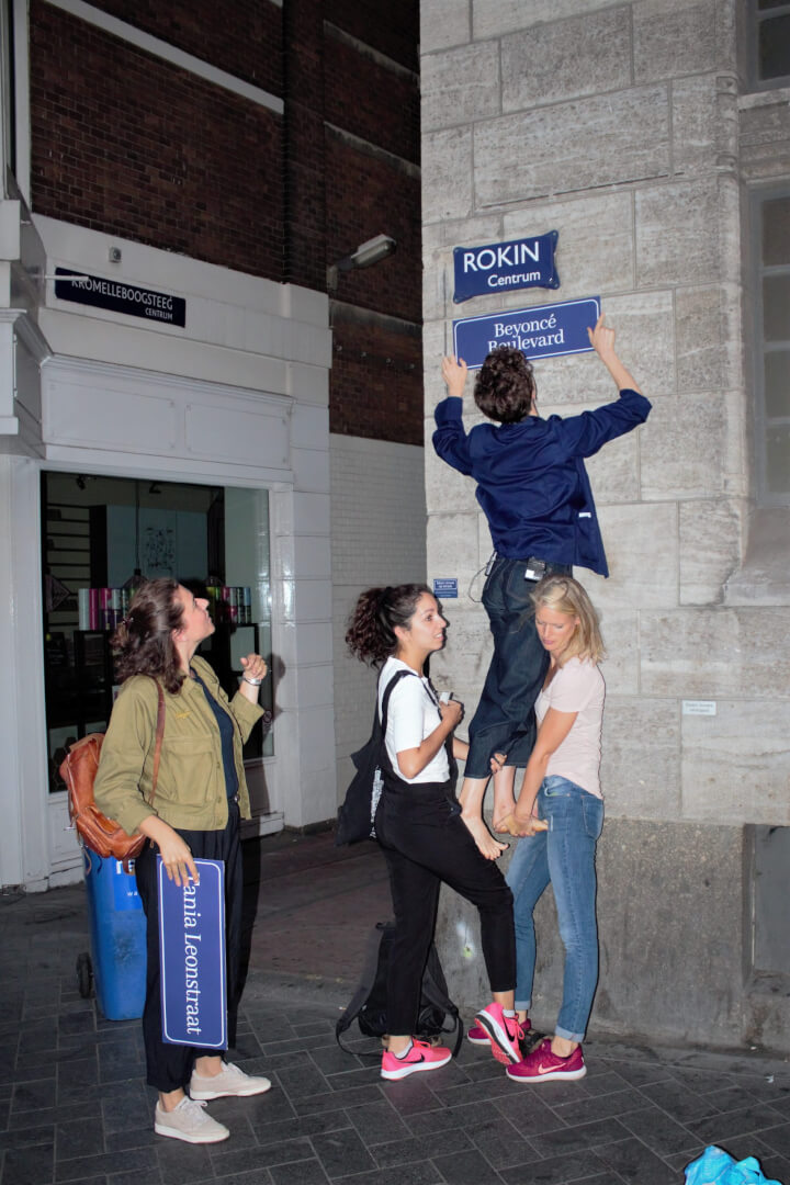 Meer vrouw op straat — foto 2